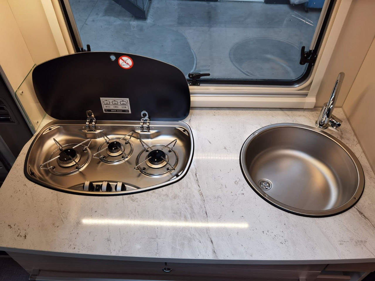 Alcove motorhome Eura Mobil ACTIVA ONE 690 HB / 180PS-40H MAXI/ PANORAMADACH: picture 15