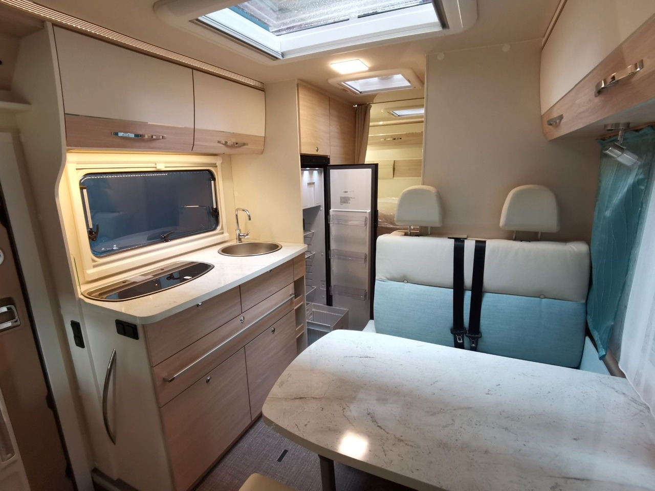 Alcove motorhome Eura Mobil ACTIVA ONE 690 HB / 180PS-40H MAXI/ PANORAMADACH: picture 11