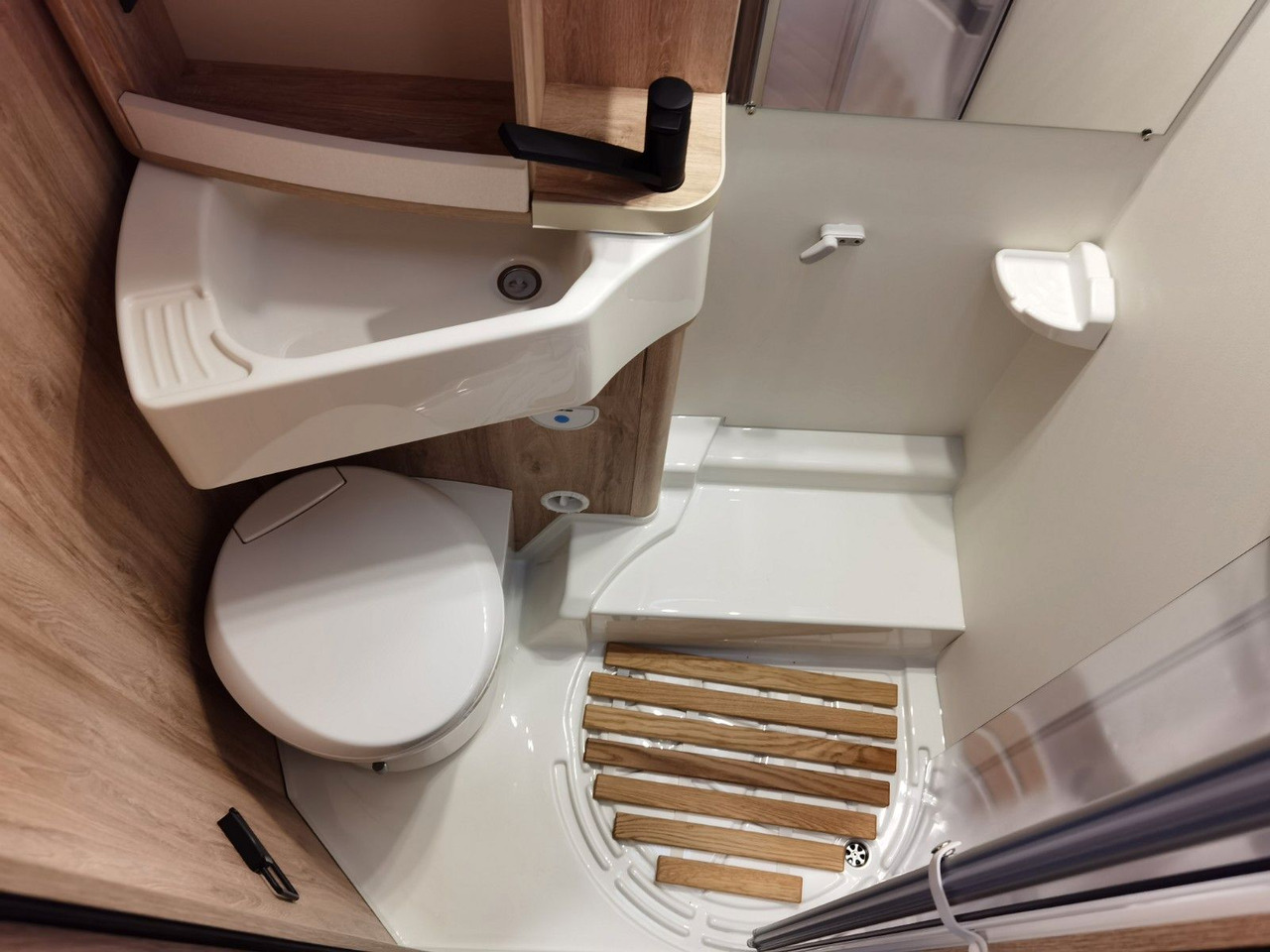 Semi-integrated motorhome Eura Mobil PROFILA T 695 EB / MODELL 2026 / EINZELBETTEN: picture 23 Semi-integrated motorhome Eura Mobil PROFILA T 695 EB / MODELL 2026 / EINZELBETTEN: picture 23