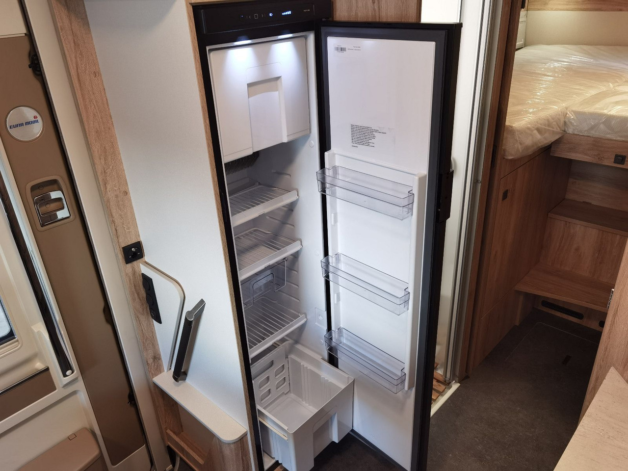 Semi-integrated motorhome Eura Mobil PROFILA T 720 EF - 101 EDITION / EINZELBETTEN: picture 9