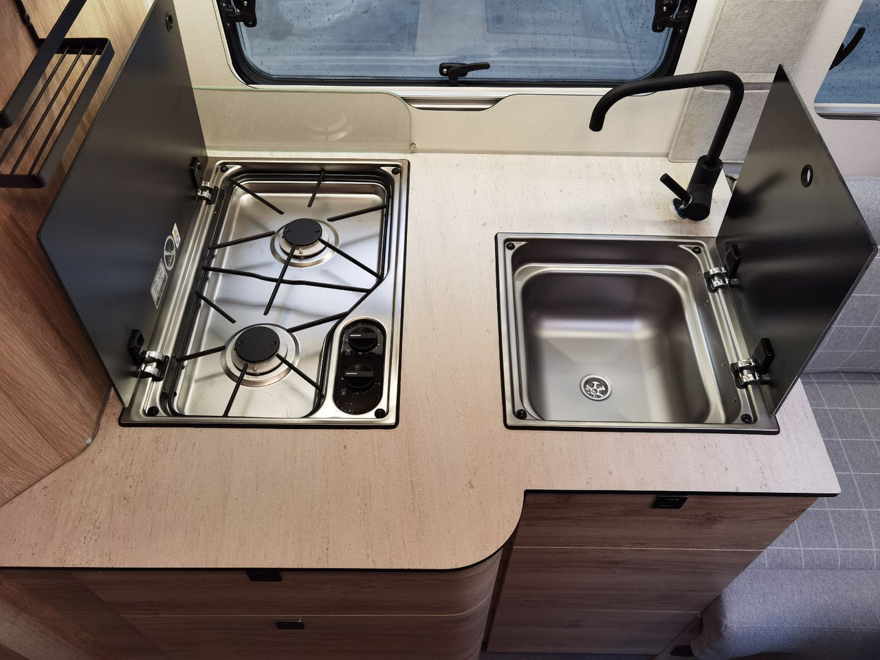 Semi-integrated motorhome Eura Mobil PROFILA T 720 EF - 101 EDITION / EINZELBETTEN: picture 8