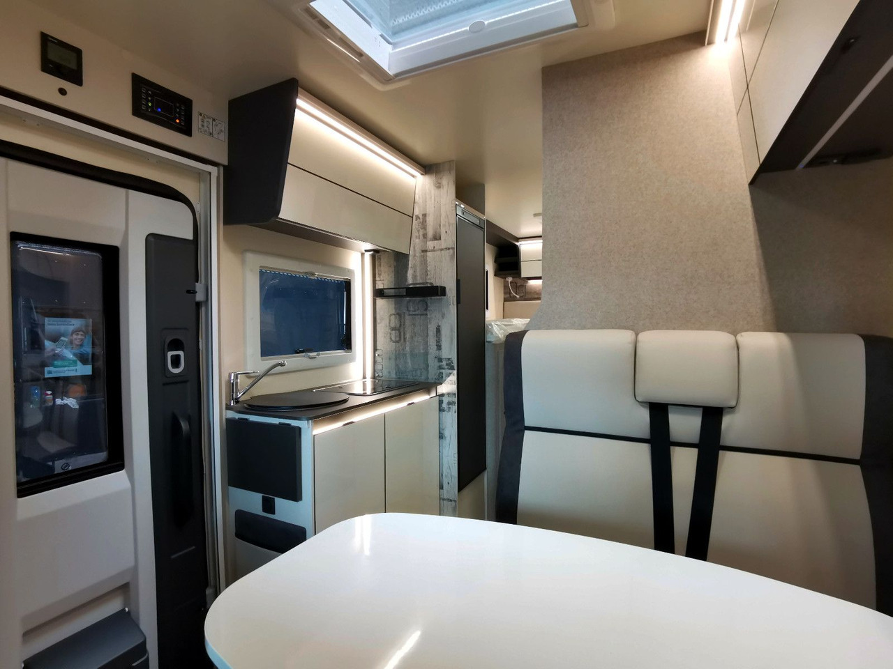 Semi-integrated motorhome Forster T 669 EBN COUPÈ / -2025- / 165PS / EINZELBETTEN: picture 13 Semi-integrated motorhome Forster T 669 EBN COUPÈ / -2025- / 165PS / EINZELBETTEN: picture 13