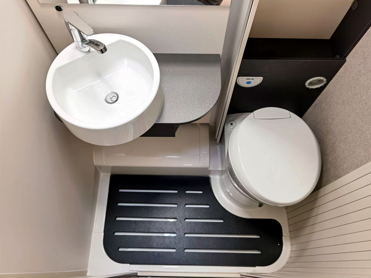 Semi-integrated motorhome Forster T 669 EBN COUPÈ / -2025- / 165PS / EINZELBETTEN: picture 18 Semi-integrated motorhome Forster T 669 EBN COUPÈ / -2025- / 165PS / EINZELBETTEN: picture 18