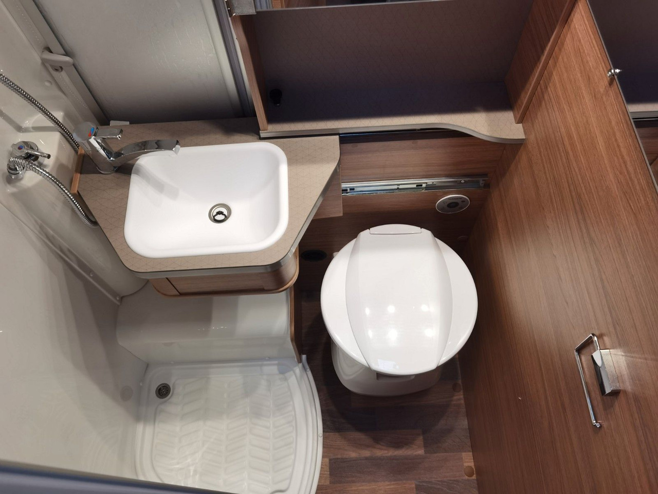Semi-integrated motorhome Weinsberg CARACOMPACT 600 MEG PEPPER / 8G. - AUTOMATIK: picture 22