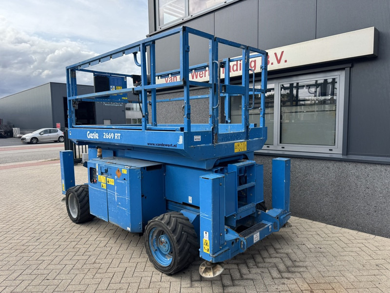 Genie GS 2669 RT Hoogwerker / Arbeitsbuhne 10mtr werkhoogte 4x4 kubota DIESEL 2013 - Scissor lift: picture 4 Genie GS 2669 RT Hoogwerker / Arbeitsbuhne 10mtr werkhoogte 4x4 kubota DIESEL 2013 - Scissor lift: picture 4