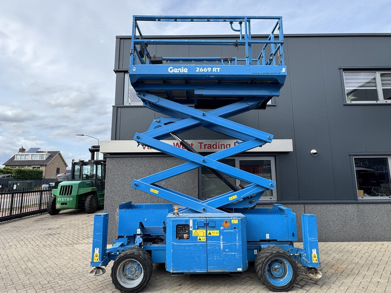 Genie GS 2669 RT Hoogwerker / Arbeitsbuhne 10mtr werkhoogte 4x4 kubota DIESEL 2013 - Scissor lift: picture 5 Genie GS 2669 RT Hoogwerker / Arbeitsbuhne 10mtr werkhoogte 4x4 kubota DIESEL 2013 - Scissor lift: picture 5