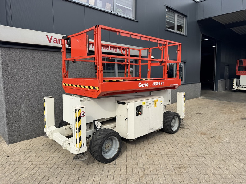 Genie GS 3369 RT Hoogwerker / Arbeitsbuhne 12mtr werkhoogte 4x4 Kubota DIESEL 2013 - Scissor lift: picture 2 Genie GS 3369 RT Hoogwerker / Arbeitsbuhne 12mtr werkhoogte 4x4 Kubota DIESEL 2013 - Scissor lift: picture 2