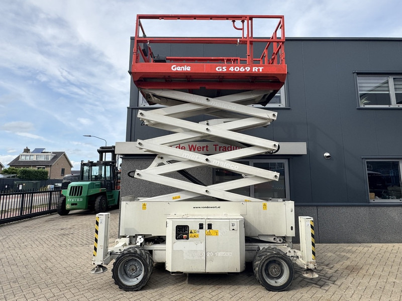Genie GS 4069 RT Hoogwerker / Arbeitsbuhne 14mtr werkhoogte 4x4 Kubota DIESEL 2014 - Scissor lift: picture 5 Genie GS 4069 RT Hoogwerker / Arbeitsbuhne 14mtr werkhoogte 4x4 Kubota DIESEL 2014 - Scissor lift: picture 5