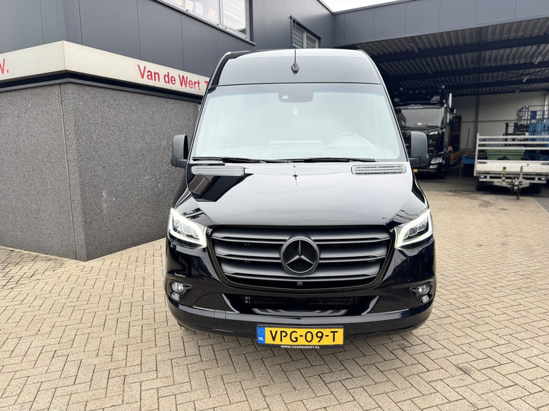 Mercedes-Benz 317 CDI L2H2 Dubbel Cabine 2022 LED - MBUX- Trekhaak - Geveerde Stoelen - All Season Banden - APK 2-2026 - Panel van: picture 2 Mercedes-Benz 317 CDI L2H2 Dubbel Cabine 2022 LED - MBUX- Trekhaak - Geveerde Stoelen - All Season Banden - APK 2-2026 - Panel van: picture 2