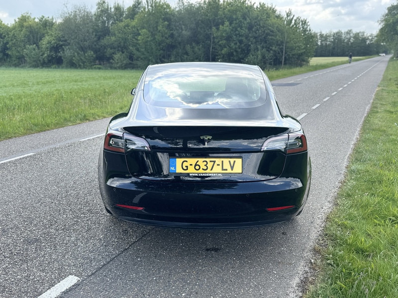 Tesla Model 3 - Sedan: picture 5 Tesla Model 3 - Sedan: picture 5