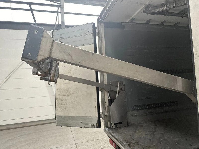 Refrigerator truck DAF LF 45 250 / VLEESHANGWERK/RAILS DE VIANDE/FLEISH BAHNEN: picture 11