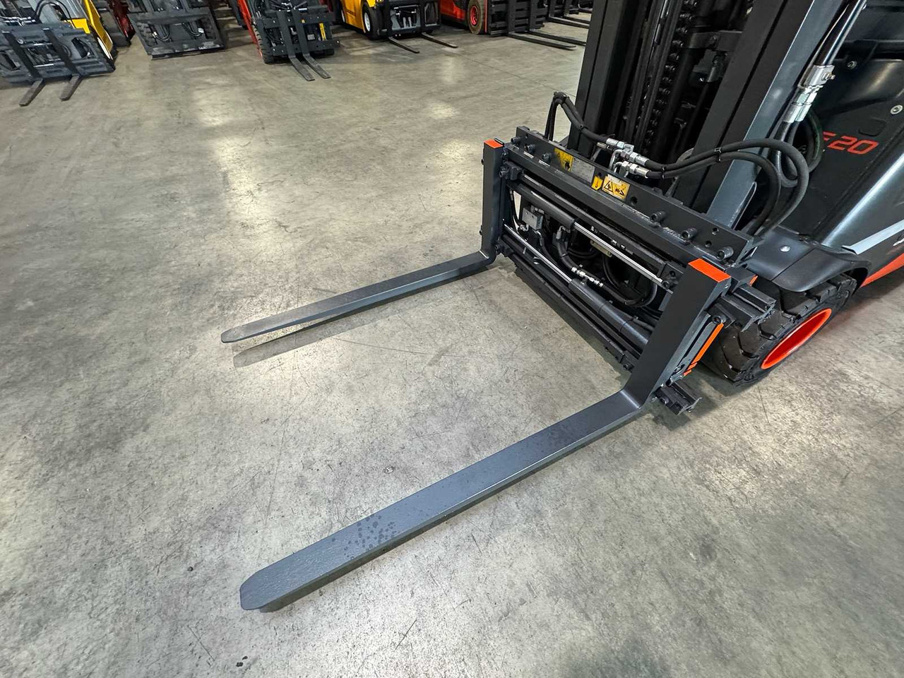 02/2018 SERVICE+UVV 10/2026 LINDE E20L TRIPLEX 3RD+4TH VALVE FORK ADJUSTER ELECTRIC FORKLIFT 7,282 HOURS - Forklift: picture 5 02/2018 SERVICE+UVV 10/2026 LINDE E20L TRIPLEX 3RD+4TH VALVE FORK ADJUSTER ELECTRIC FORKLIFT 7,282 HOURS - Forklift: picture 5