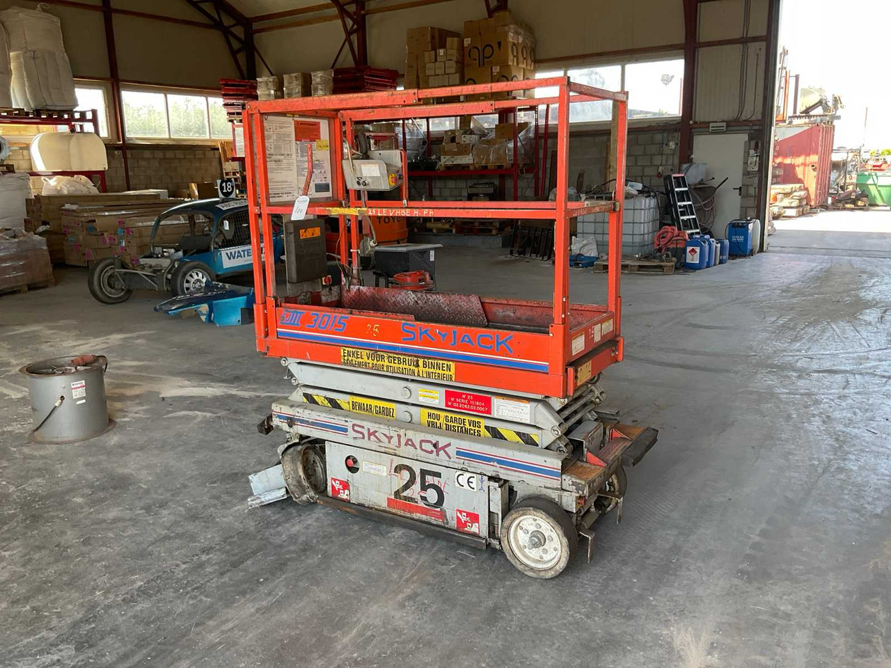 2002 SKYJACK SJ3 3015 AERIAL PLATFORM - Aerial platform: picture 1 2002 SKYJACK SJ3 3015 AERIAL PLATFORM - Aerial platform: picture 1