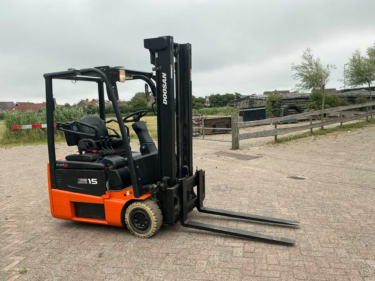 2010 DOOSAN B15T-5 FORKLIFT - Forklift: picture 4 2010 DOOSAN B15T-5 FORKLIFT - Forklift: picture 4