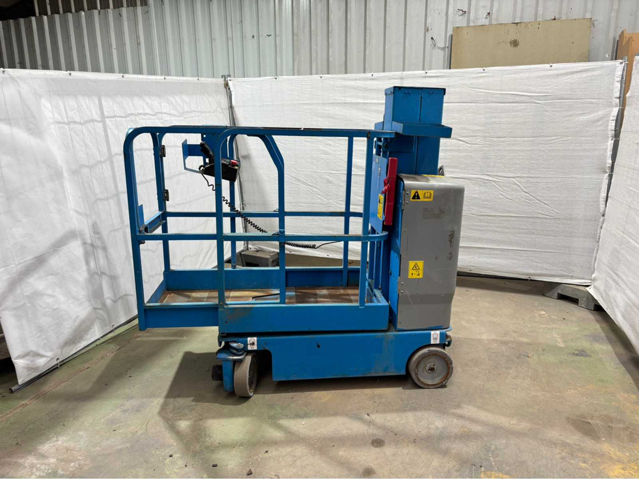 2011 GENIE GRC12 AERIAL WORK PLATFORM - 197H - 75CM - Aerial platform: picture 1 2011 GENIE GRC12 AERIAL WORK PLATFORM - 197H - 75CM - Aerial platform: picture 1