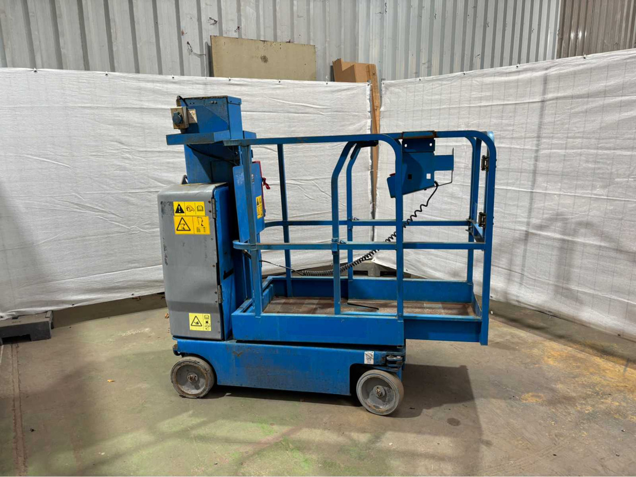 2011 GENIE GRC12 AERIAL WORK PLATFORM - 197H - 75CM - Aerial platform: picture 2 2011 GENIE GRC12 AERIAL WORK PLATFORM - 197H - 75CM - Aerial platform: picture 2