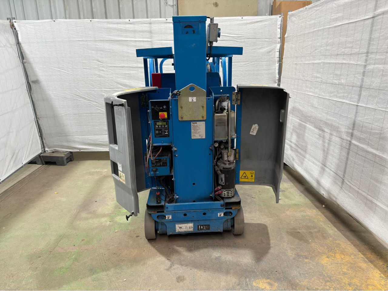 2011 GENIE GRC12 AERIAL WORK PLATFORM - 197H - 75CM - Aerial platform: picture 4 2011 GENIE GRC12 AERIAL WORK PLATFORM - 197H - 75CM - Aerial platform: picture 4