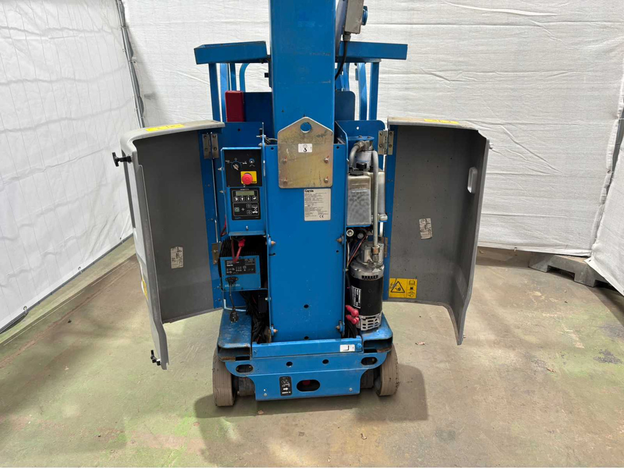 2011 GENIE GRC12 AERIAL WORK PLATFORM - 197H - 75CM - Aerial platform: picture 5 2011 GENIE GRC12 AERIAL WORK PLATFORM - 197H - 75CM - Aerial platform: picture 5