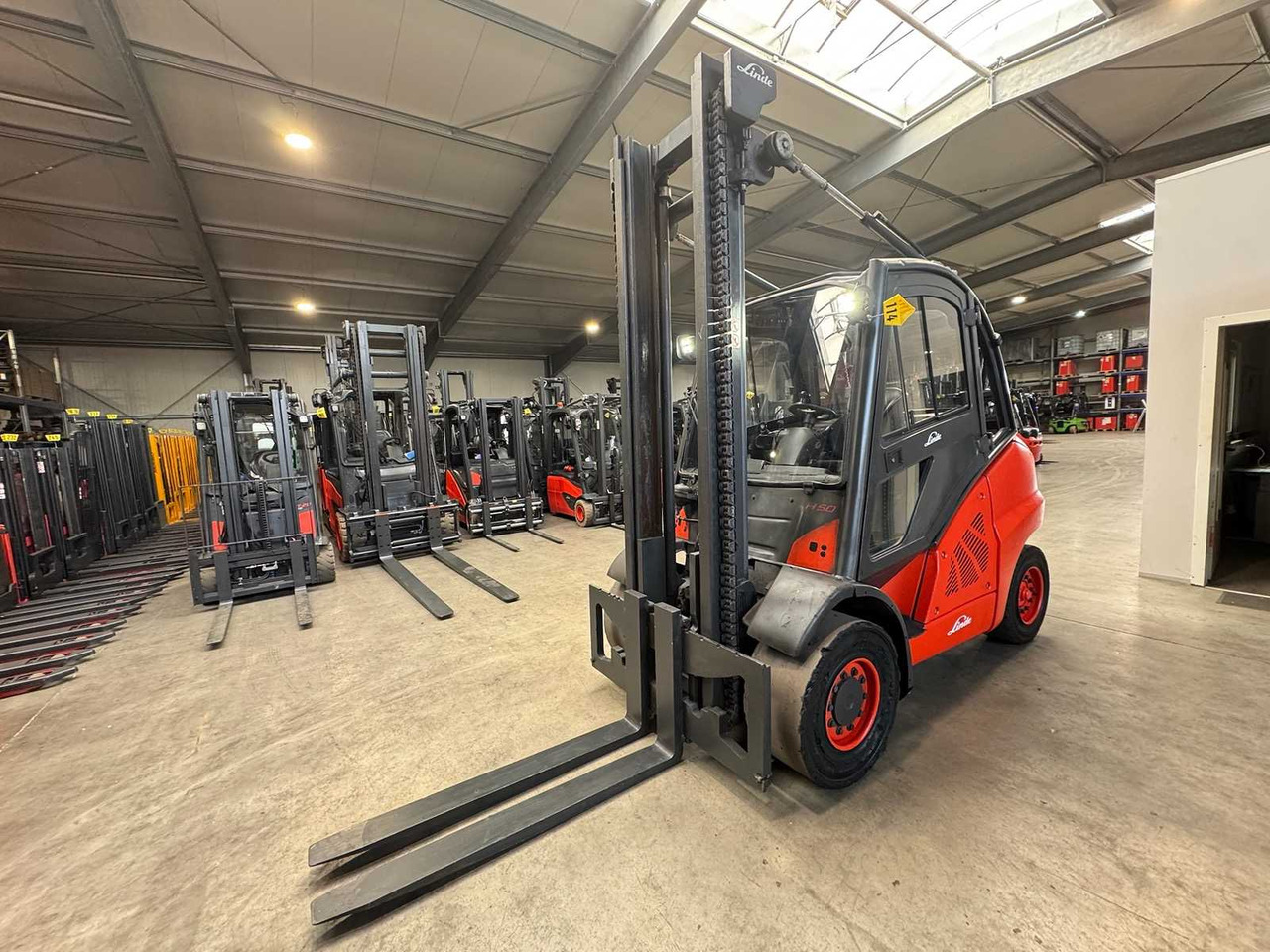 2011 LINDE H50D 5,000KG 3RD VALVE CAB DIESEL FORKLIFT VW ENGINE FORKLIFT - Forklift: picture 2 2011 LINDE H50D 5,000KG 3RD VALVE CAB DIESEL FORKLIFT VW ENGINE FORKLIFT - Forklift: picture 2