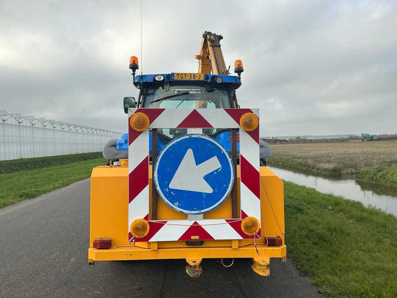 2011 NEW HOLLAND T6070 FOUR WHEEL DRIVE FARM TRACTOR - Farm tractor: picture 4 2011 NEW HOLLAND T6070 FOUR WHEEL DRIVE FARM TRACTOR - Farm tractor: picture 4