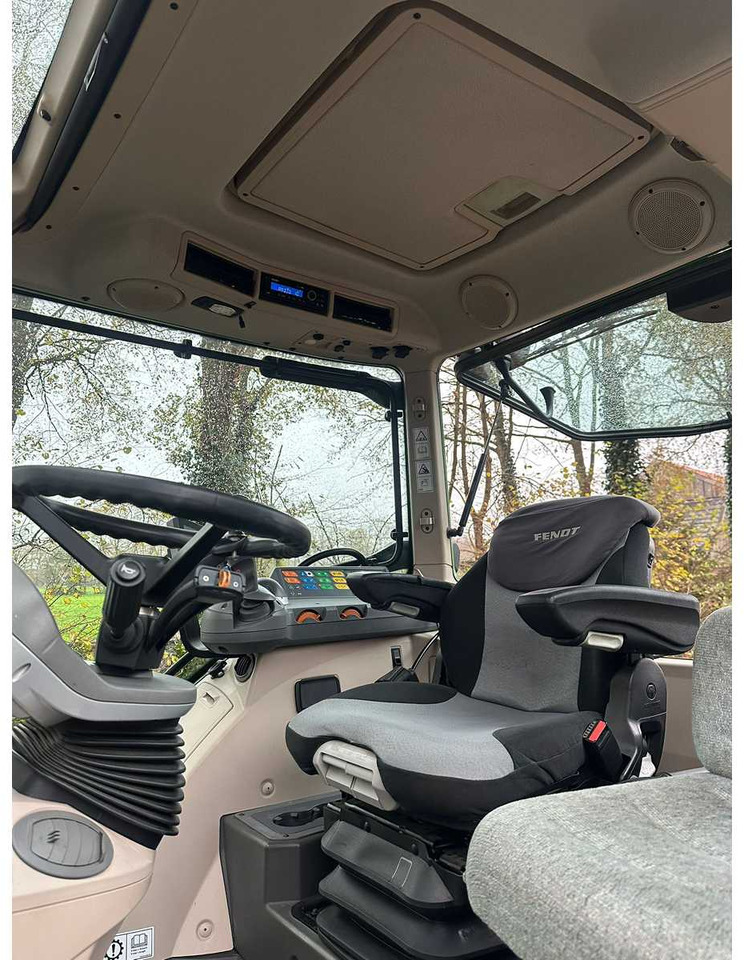 2015 FENDT 312 VARIO S4 ALL-WHEEL DRIVE FARM TRACTOR - Farm tractor: picture 4 2015 FENDT 312 VARIO S4 ALL-WHEEL DRIVE FARM TRACTOR - Farm tractor: picture 4