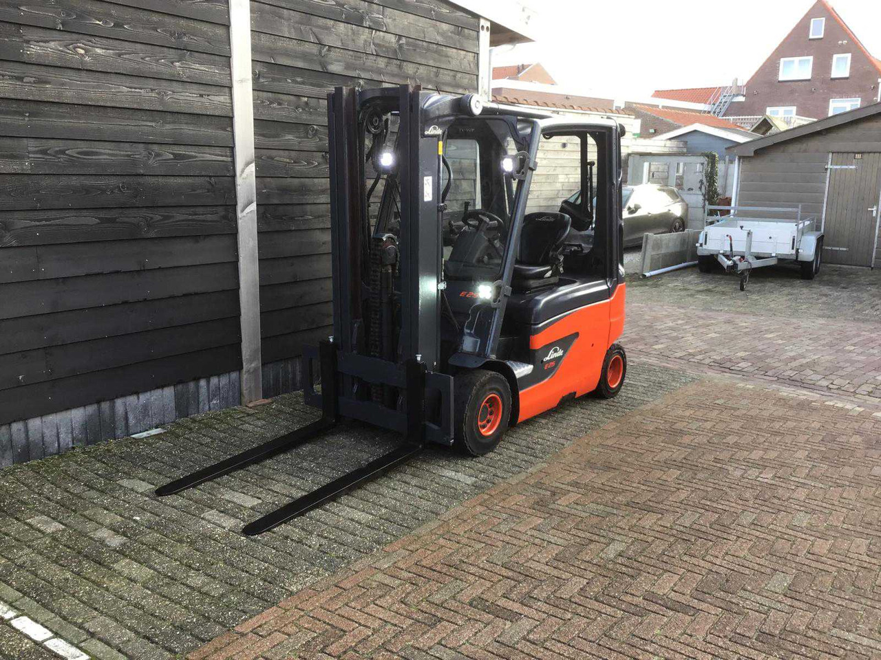 2016 LINDE E25L-01 FORKLIFT TRUCK - Forklift: picture 3 2016 LINDE E25L-01 FORKLIFT TRUCK - Forklift: picture 3