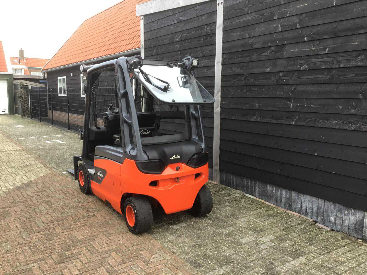 2016 LINDE E25L-01 FORKLIFT TRUCK - Forklift: picture 4 2016 LINDE E25L-01 FORKLIFT TRUCK - Forklift: picture 4