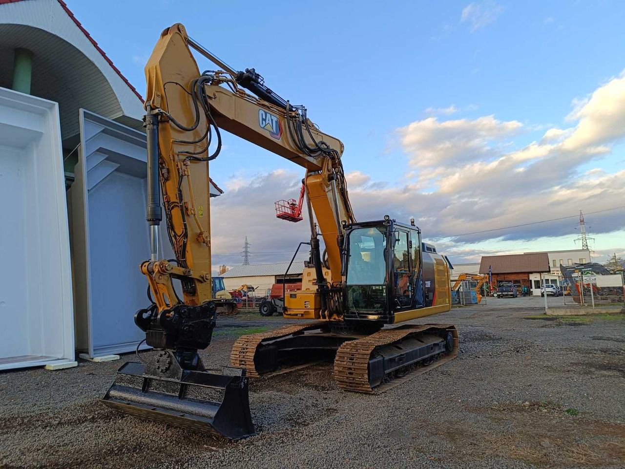 2017 CATERPILLAR 320FL TRACKED EXCAVATOR - Excavator: picture 2 2017 CATERPILLAR 320FL TRACKED EXCAVATOR - Excavator: picture 2