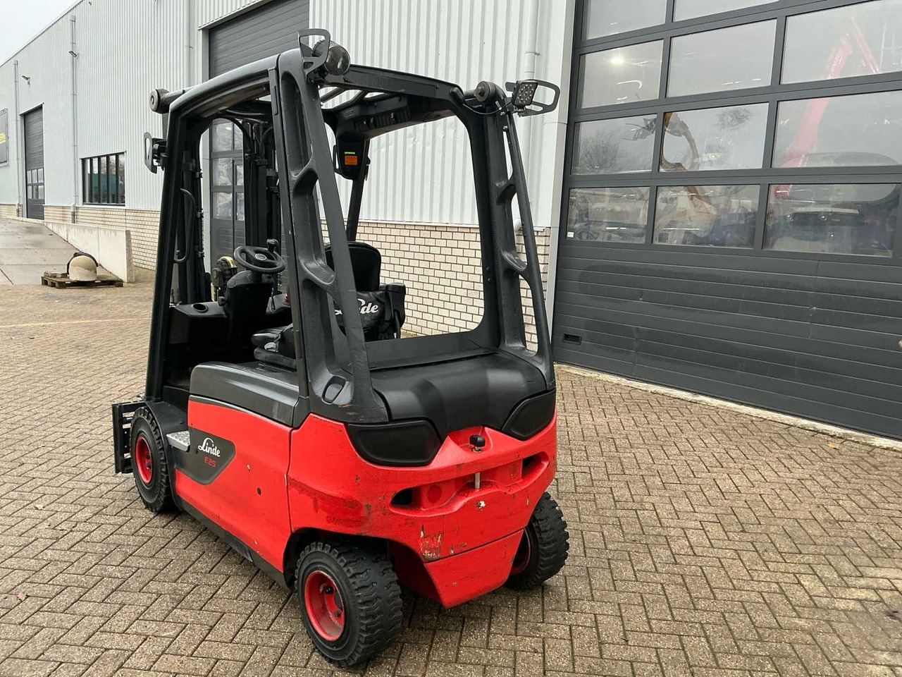 2017 LINDE E25L-01 FORKLIFT TRUCK - Forklift: picture 4 2017 LINDE E25L-01 FORKLIFT TRUCK - Forklift: picture 4