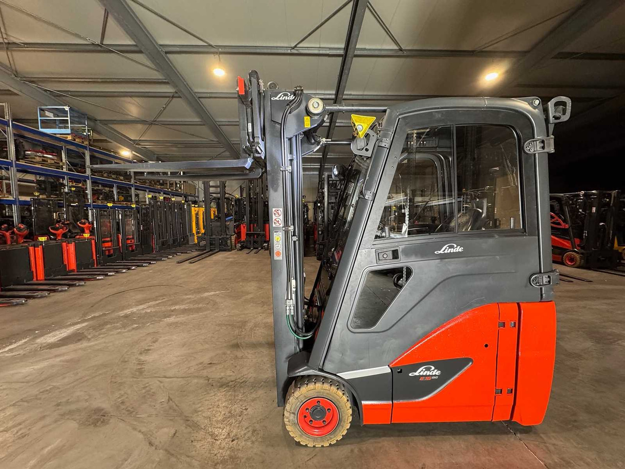 2017 SERVICE + UVV 11/2026 LINDE E16H EVO TRIPLEX 3RD + 4TH VALVE CAB ELECTRIC FORKLIFT 3,811 HOURS - Forklift: picture 1 2017 SERVICE + UVV 11/2026 LINDE E16H EVO TRIPLEX 3RD + 4TH VALVE CAB ELECTRIC FORKLIFT 3,811 HOURS - Forklift: picture 1