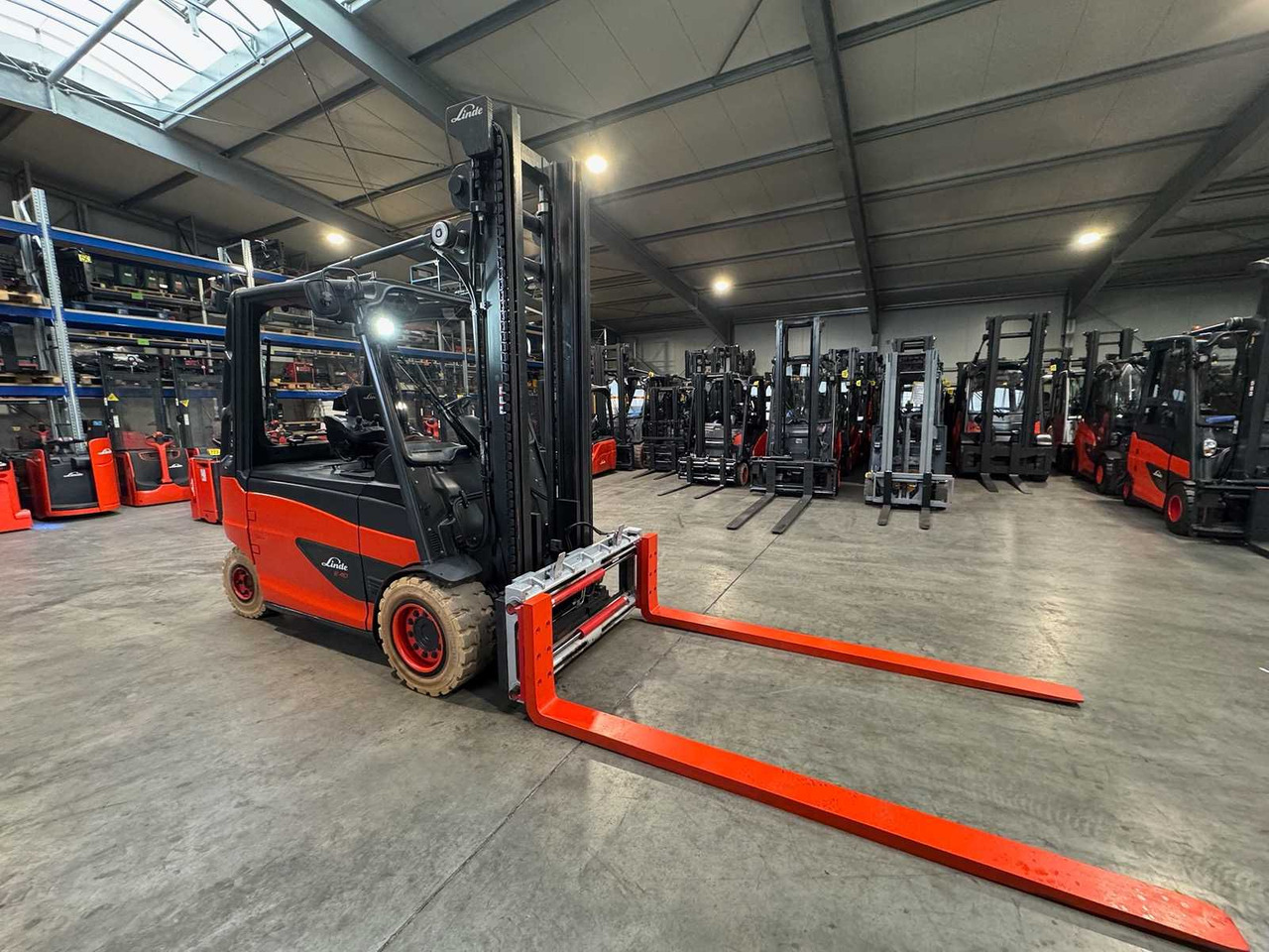 2018 LINDE E40 4.000KG 3.+4. VALVE FORK ADJUSTER ELECTRIC FORKLIFT BATTERY 51/2019 - Forklift: picture 2 2018 LINDE E40 4.000KG 3.+4. VALVE FORK ADJUSTER ELECTRIC FORKLIFT BATTERY 51/2019 - Forklift: picture 2