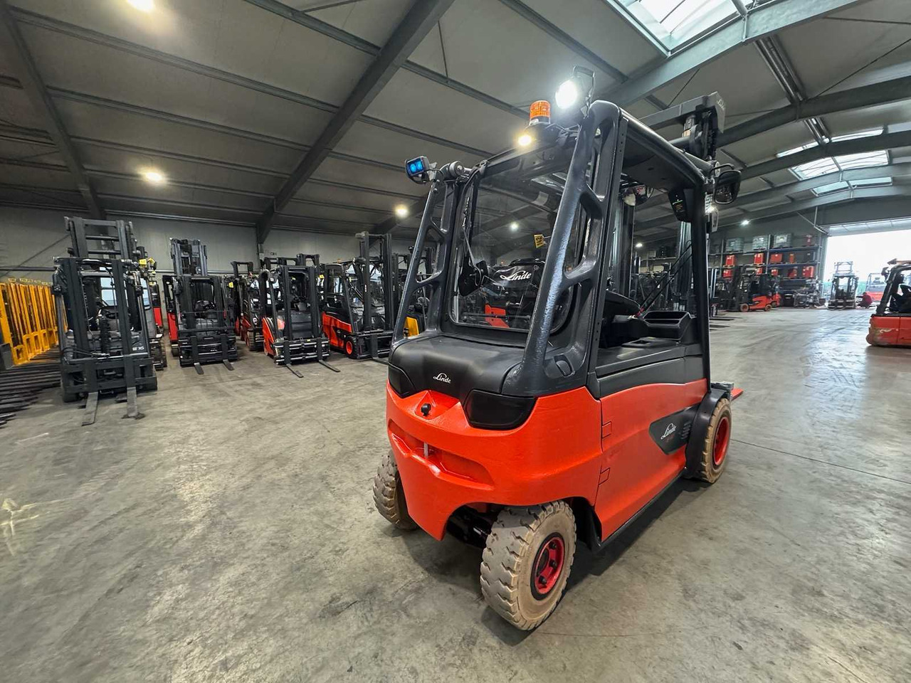 2018 LINDE E40 4.000KG 3.+4. VALVE FORK ADJUSTER ELECTRIC FORKLIFT BATTERY 51/2019 - Forklift: picture 5 2018 LINDE E40 4.000KG 3.+4. VALVE FORK ADJUSTER ELECTRIC FORKLIFT BATTERY 51/2019 - Forklift: picture 5