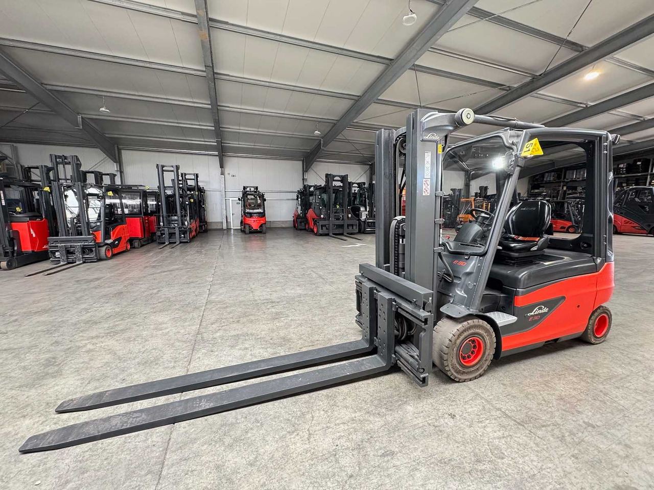 2018 SERVICE + UVV 07/2026 LINDE E30L TRIPLEX 3.+4. - Forklift: picture 1 2018 SERVICE + UVV 07/2026 LINDE E30L TRIPLEX 3.+4. - Forklift: picture 1