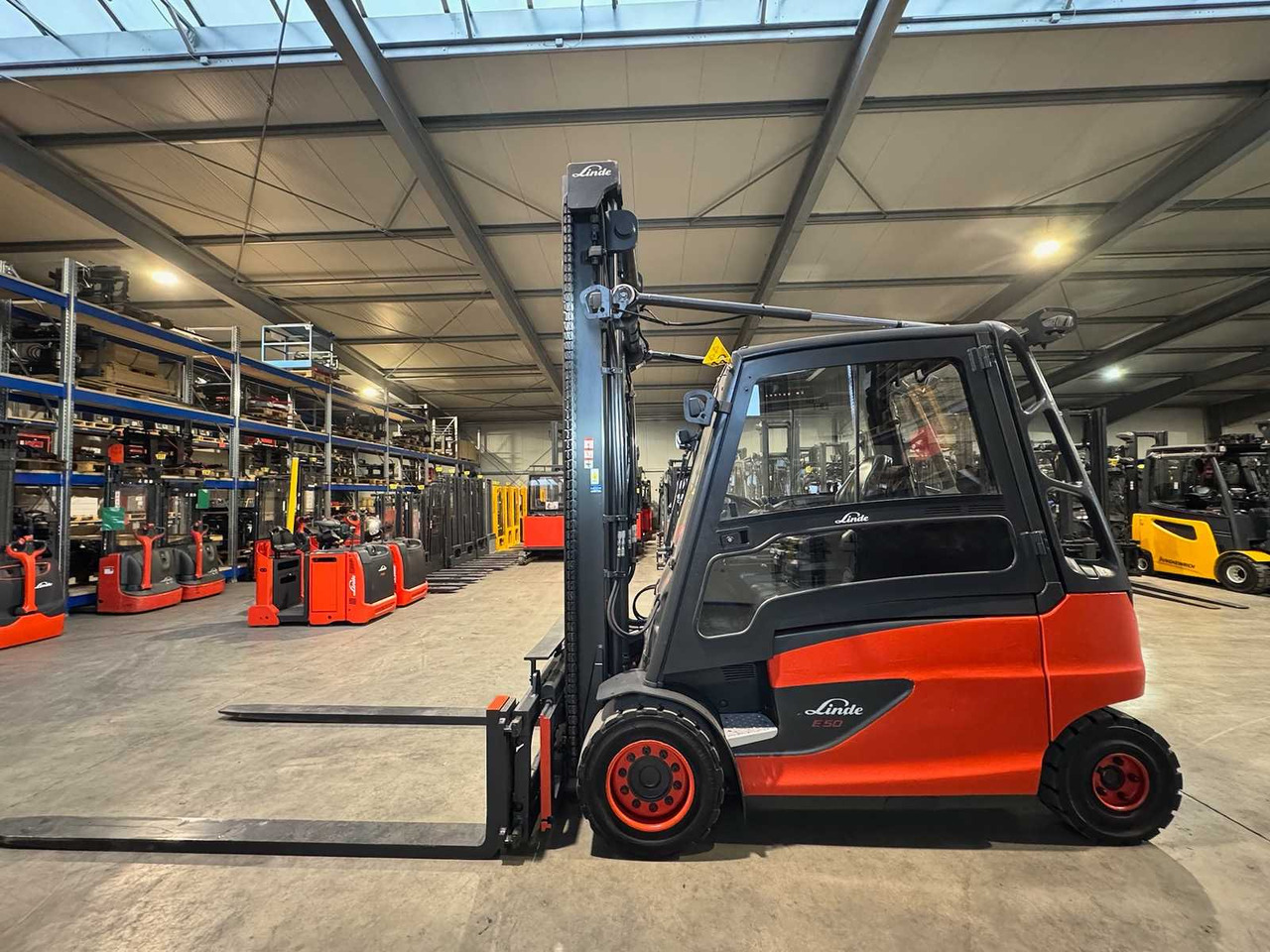 2018 SERVICE+UVV 11/2026 LINDE E50HL 5.000KG 3.+4. - Forklift: picture 1 2018 SERVICE+UVV 11/2026 LINDE E50HL 5.000KG 3.+4. - Forklift: picture 1