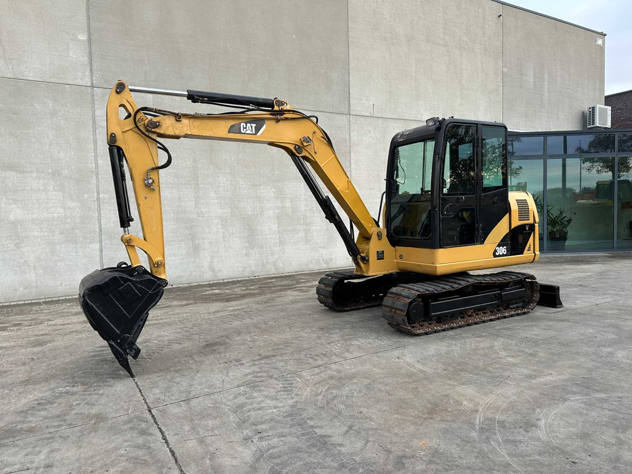 CATERPILLAR - 2011 - 306 - MIDI EXCAVATOR - Excavator: picture 1 CATERPILLAR - 2011 - 306 - MIDI EXCAVATOR - Excavator: picture 1