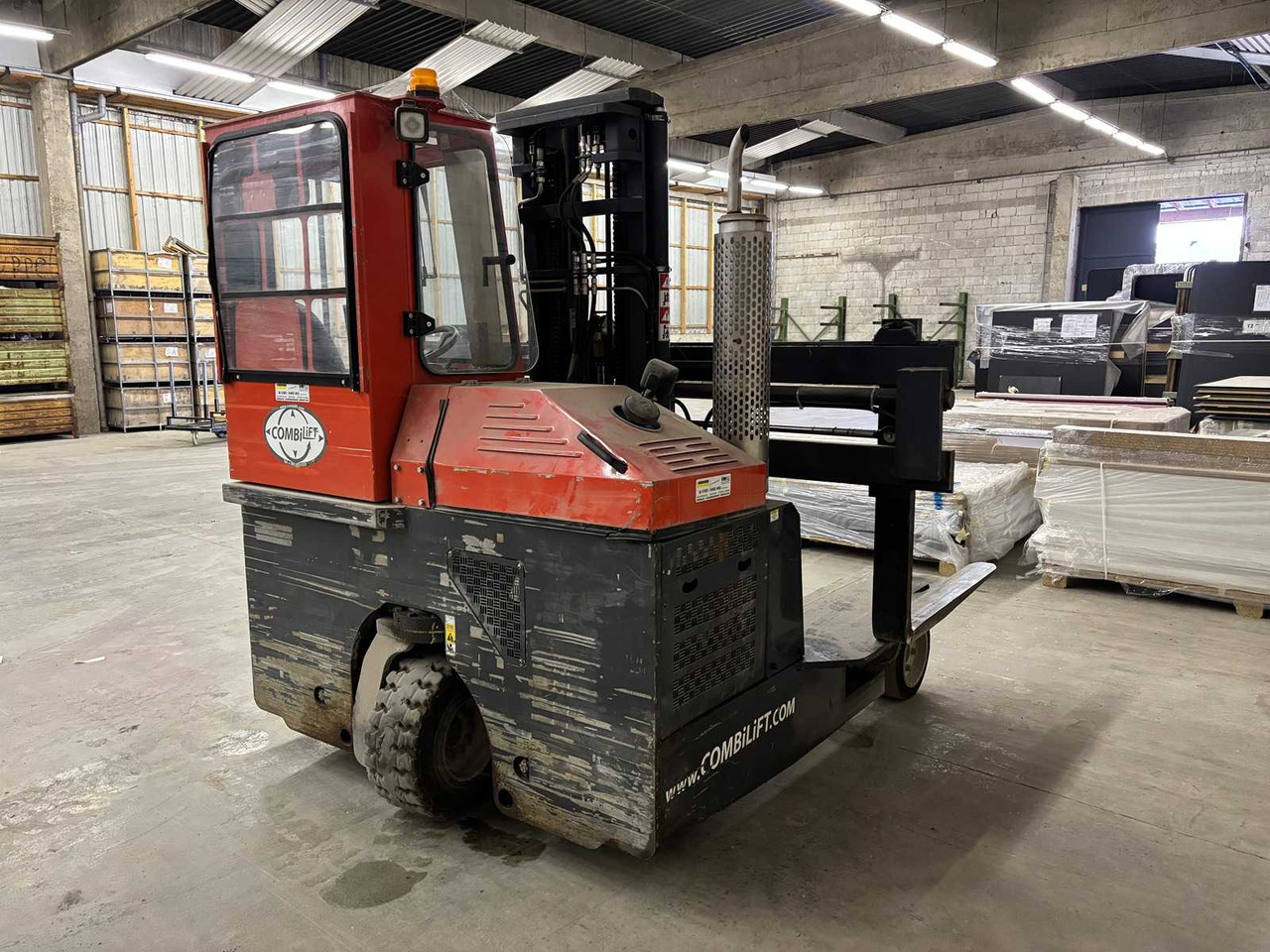 COMBILIFT - C3000 - 2008 - GAS SIDELOADER - Forklift: picture 5 COMBILIFT - C3000 - 2008 - GAS SIDELOADER - Forklift: picture 5