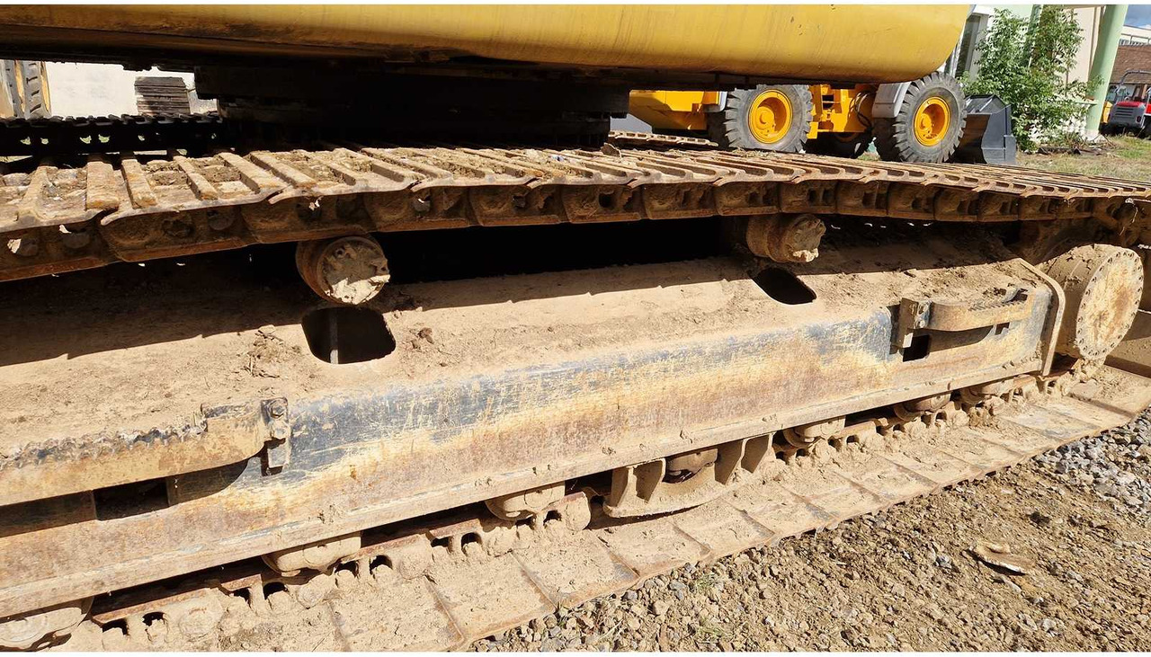 Crawler excavator Caterpillar 318C: picture 45