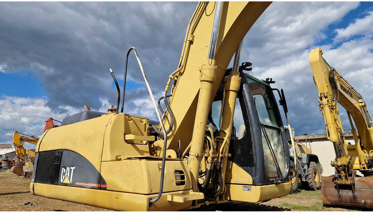 Crawler excavator Caterpillar 318C: picture 48