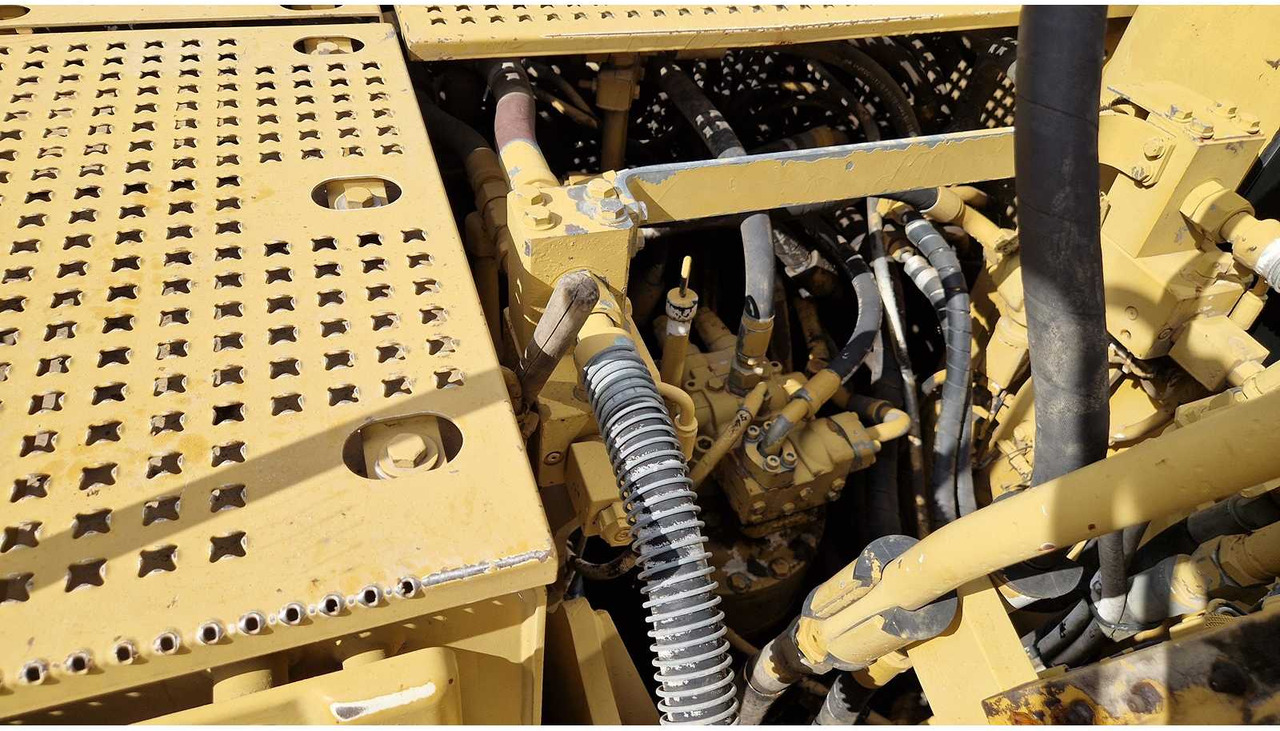 Crawler excavator Caterpillar 318C: picture 18