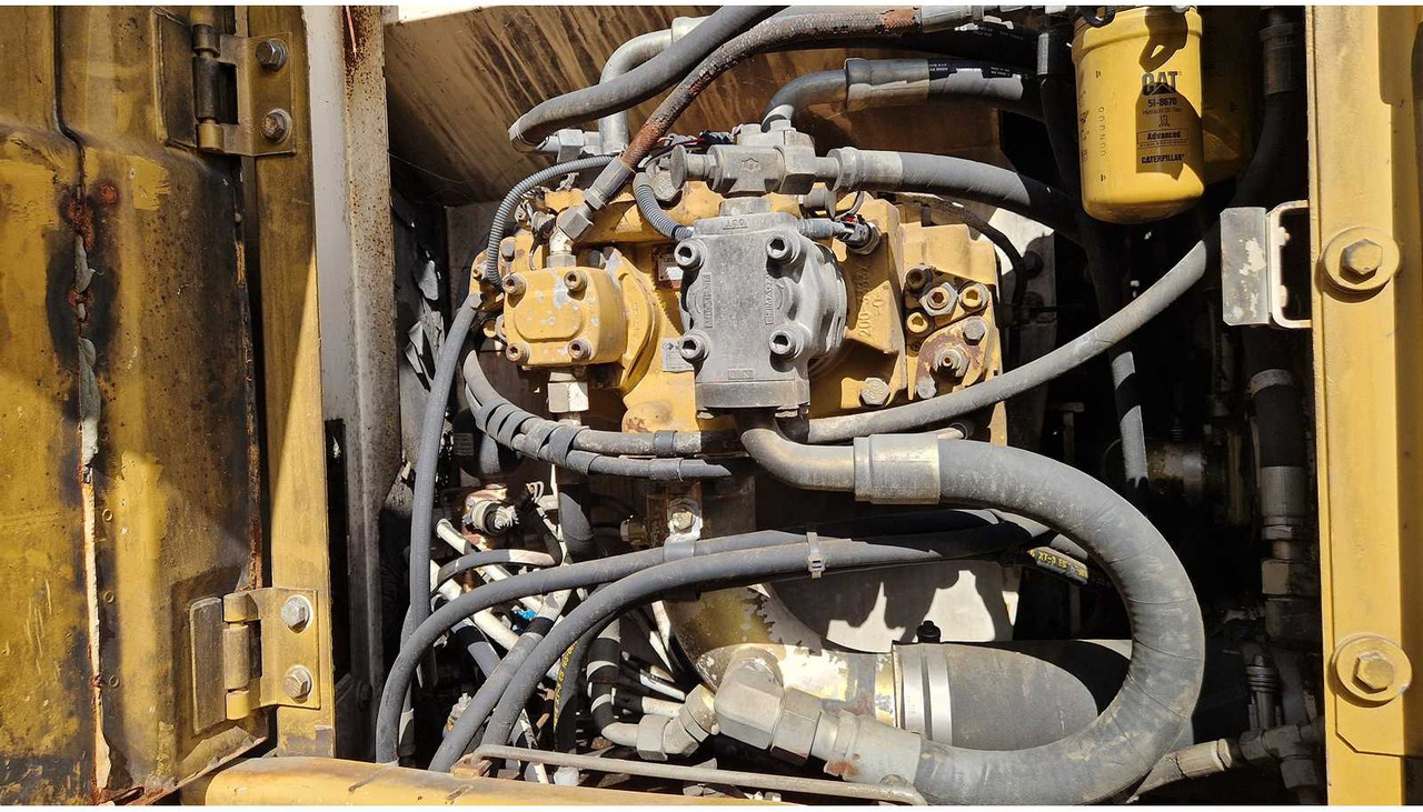 Crawler excavator Caterpillar 318C: picture 49
