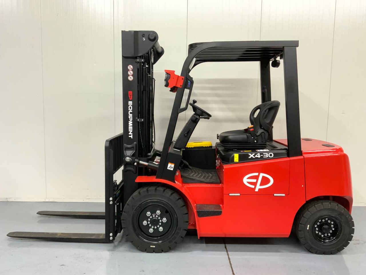 EP X4-30 4.8M FORKLIFT, TRIPLEX, SIDE-SHIFT, FREE-LIFT - Forklift: picture 2 EP X4-30 4.8M FORKLIFT, TRIPLEX, SIDE-SHIFT, FREE-LIFT - Forklift: picture 2