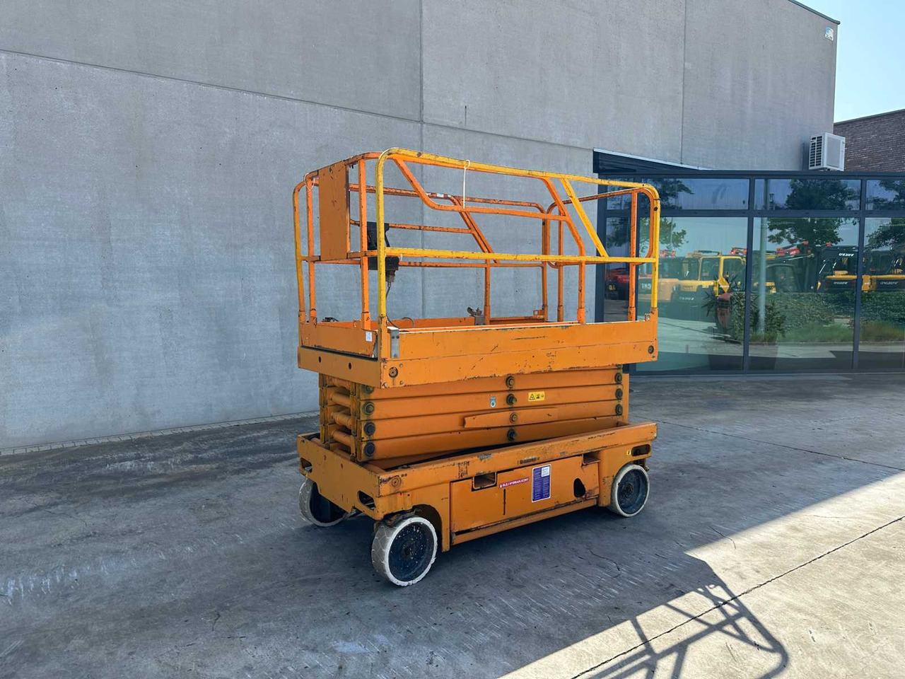 Haulotte Compact 12 - Aerial platform: picture 1 Haulotte Compact 12 - Aerial platform: picture 1