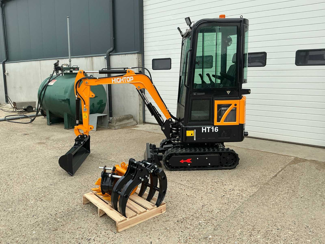 Hightop HT16 - Mini excavator: picture 3 Hightop HT16 - Mini excavator: picture 3