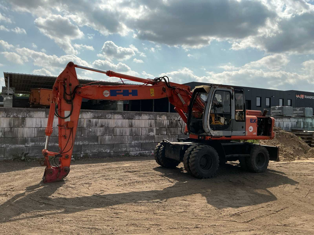 Hitachi 165W - Mobile crane: picture 1 Hitachi 165W - Mobile crane: picture 1