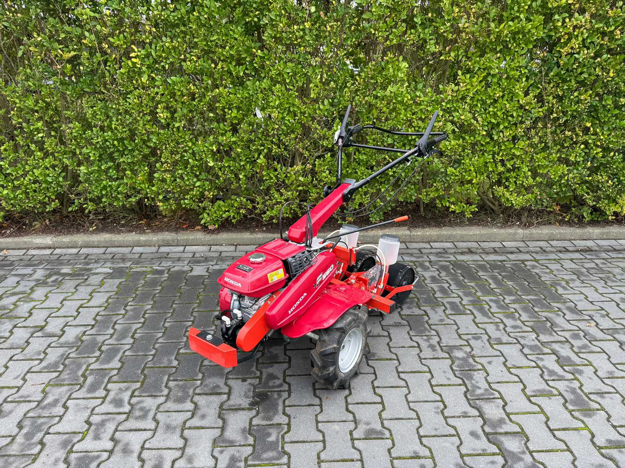 Honda - Precision sowing machine: picture 1 Honda - Precision sowing machine: picture 1