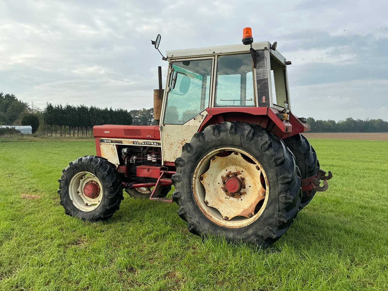 International 1246 - Farm tractor: picture 3 International 1246 - Farm tractor: picture 3