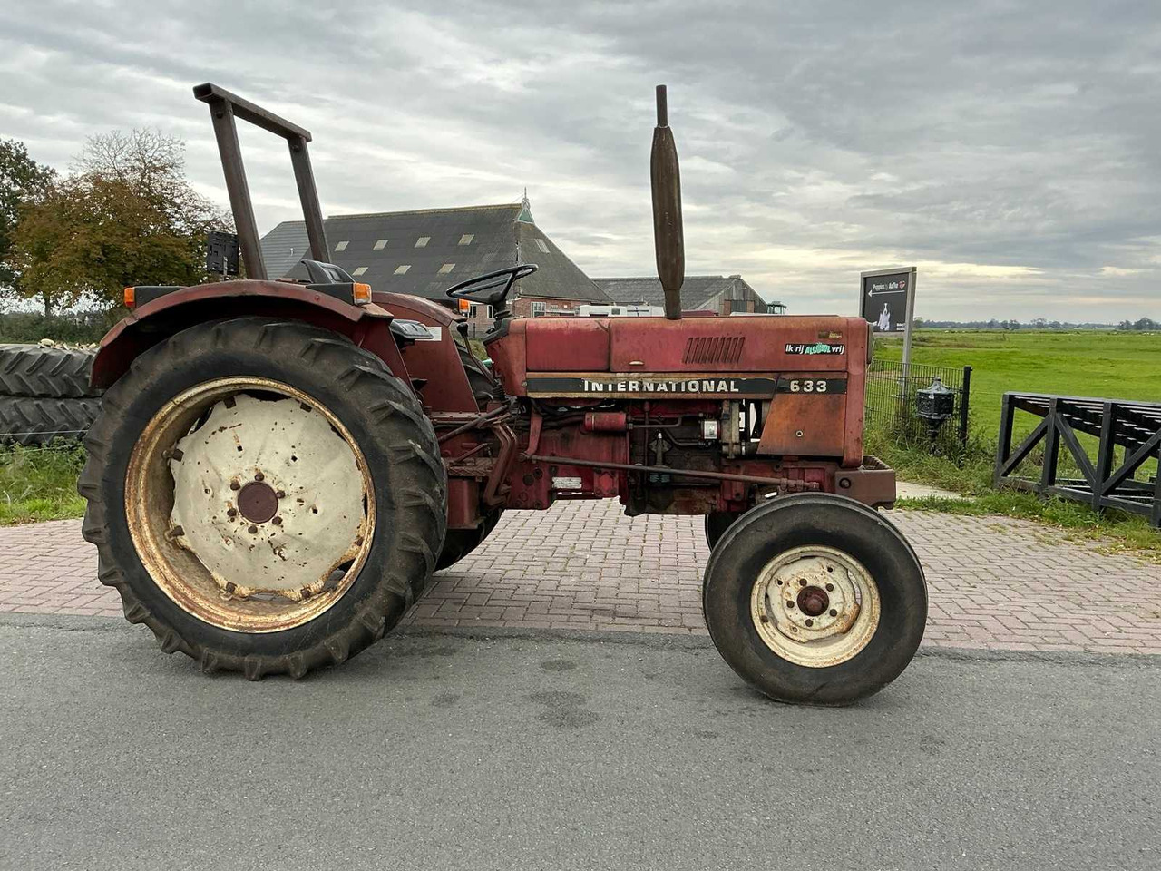 International 633 - Farm tractor: picture 4 International 633 - Farm tractor: picture 4