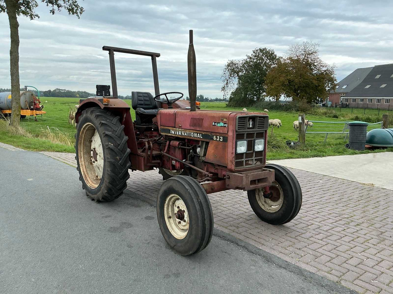International 633 - Farm tractor: picture 3 International 633 - Farm tractor: picture 3