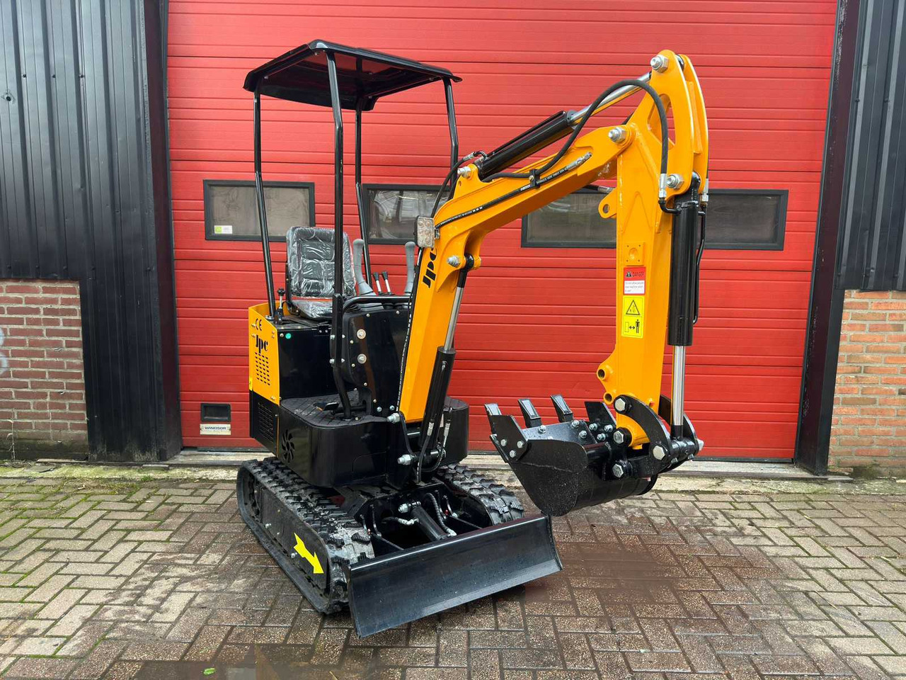 JPC HT12 Geel - Mini excavator: picture 2 JPC HT12 Geel - Mini excavator: picture 2