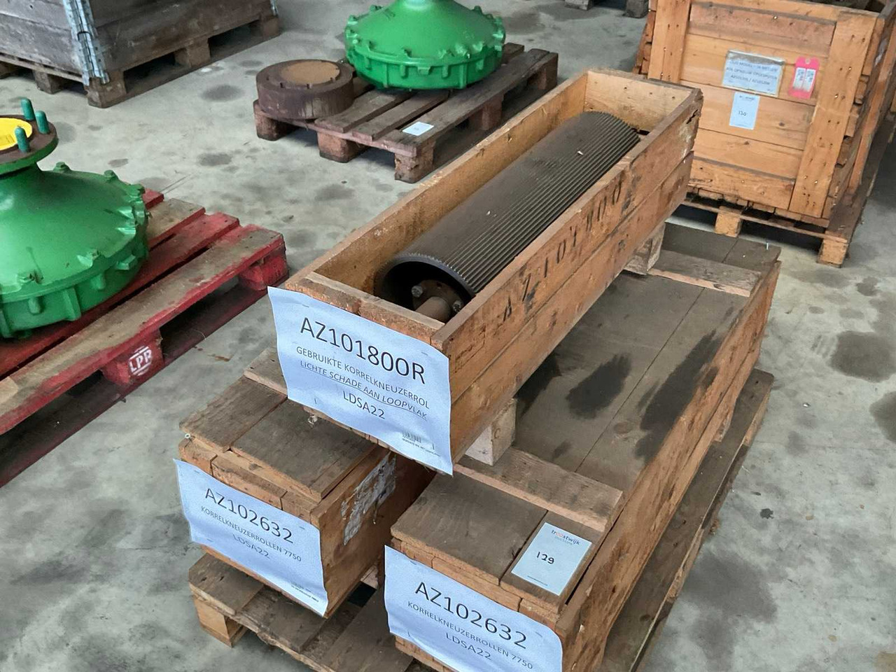 John Deere AZ101800R - Front loader for tractor: picture 1 John Deere AZ101800R - Front loader for tractor: picture 1